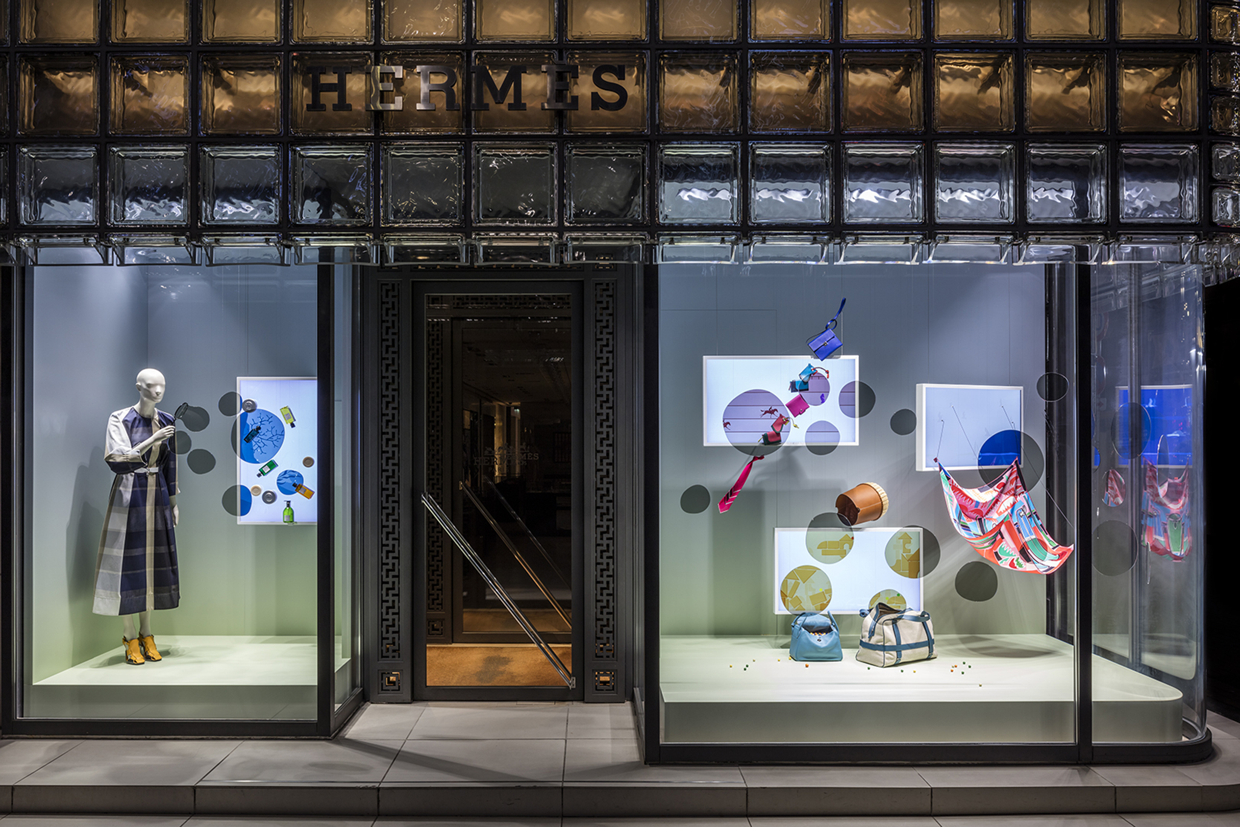 hermes window display